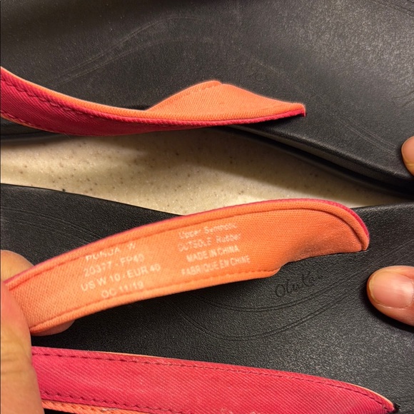 OluKai Women’s Red and Orange Flip Flops - Picture 2 of 4